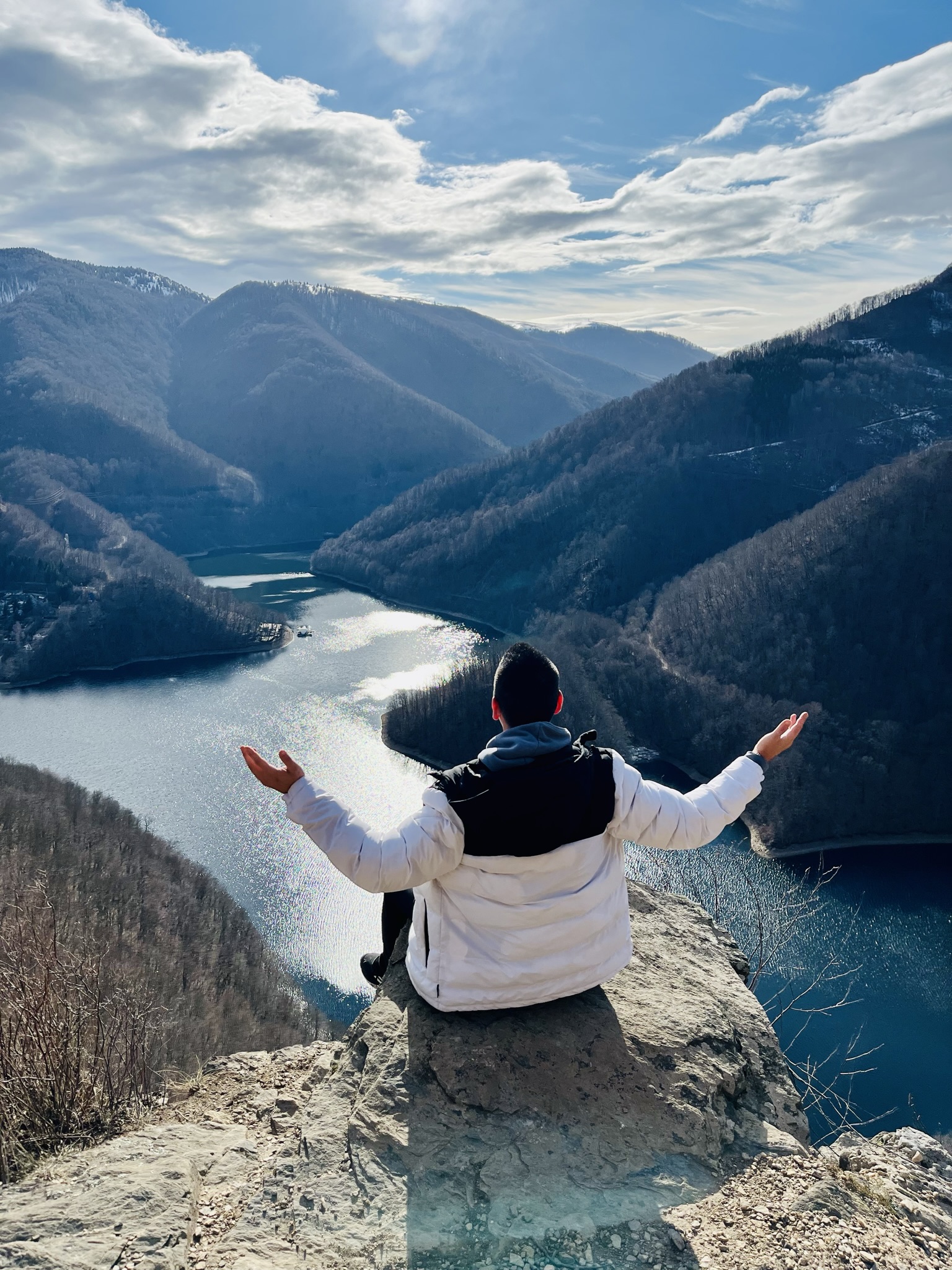 tarnița forest lake